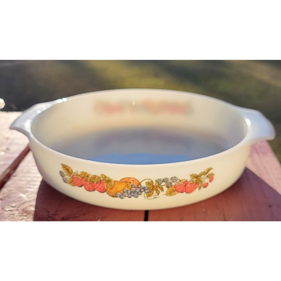 Vintage #423 Anchor Hocking Fire King Milk glass 9 in Bakeware Nature's Bounty - Picture 3 of 10